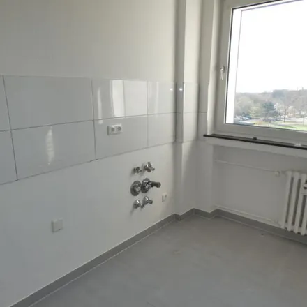 Rent this 3 bed apartment on Baßfeldshof 22 in 46537 Dinslaken, Germany