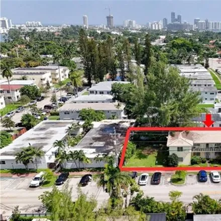 Buy this studio house on 7115 Rue Granville in Isle of Normandy, Miami Beach