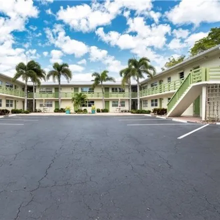 Buy this 1 bed condo on 945 9th Avenue South in Naples, FL 34102