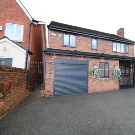 Buy this 5 bed house on Green Meadow View in Woodhouses, M35 9FG