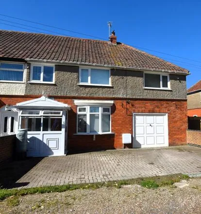 Buy this 4 bed house on Tennyson Avenue in Mablethorpe, LN12 1HF