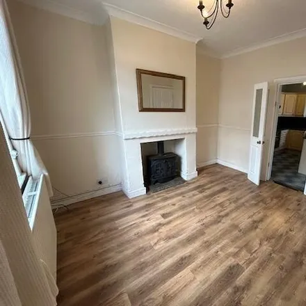 Image 3 - Dimsdale View East, Newcastle-under-Lyme, ST5 8EE, United Kingdom - Townhouse for sale