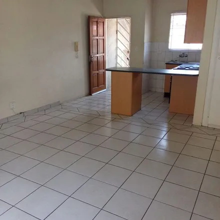 Image 4 - Augusta Road, Johannesburg Ward 57, Johannesburg, 2001, South Africa - Townhouse for rent