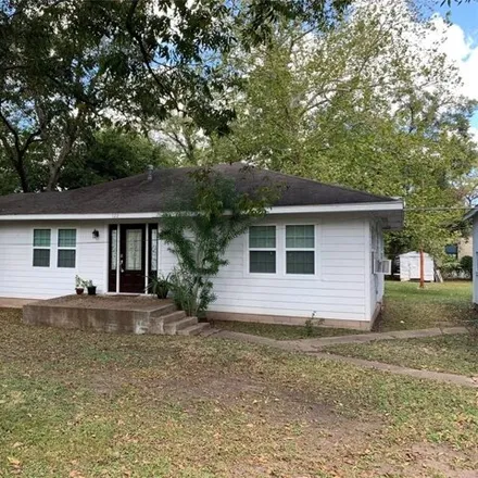 Rent this 3 bed house on 164 West Emily Avenue in Wharton, TX 77488