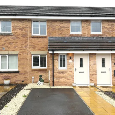 Rent this 2 bed townhouse on Llys Morfydd in Pontarddulais, SA4 8TF