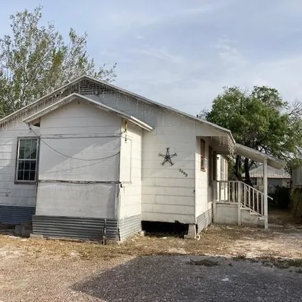 Buy this 3 bed house on 1003 Johnson Street in Freer, TX 78357