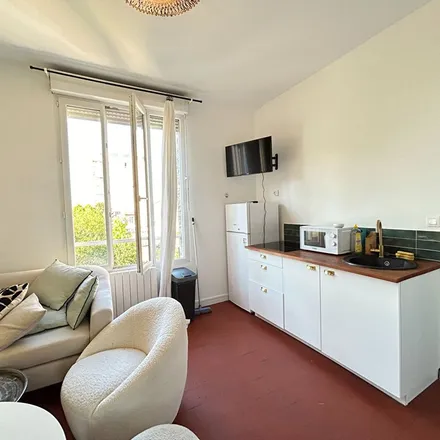 Image 2 - 23 Rue Thiers, 51000 Châlons-en-Champagne, France - Apartment for rent