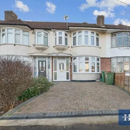 Buy this 3 bed townhouse on Windsor Avenue in London, SM3 9RX