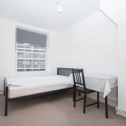 Rent this 3 bed apartment on Tiverton Street in London, SE1 6GA