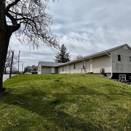 Buy this studio house on North Avery Street in Macomb, IL 61455