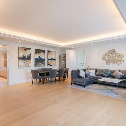 Rent this 3 bed apartment on 12 Brick Street in London, W1J 7DF