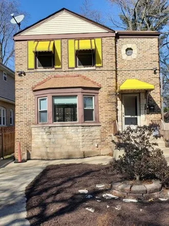 Buy this 2 bed house on 1714 West Beverly Glen Parkway in Chicago, IL 60643