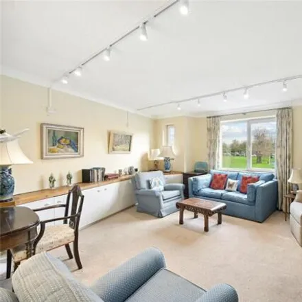 Image 7 - Home Cross House, Chiswick Common Road, London, W4 1SA, United Kingdom - Apartment for sale
