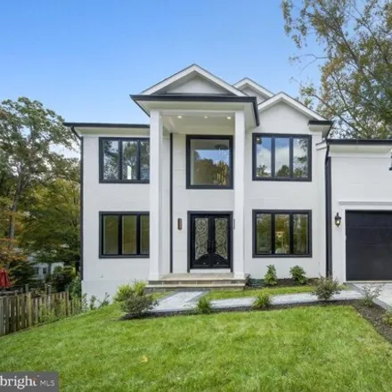Buy this 6 bed house on 2936 North Oxford Street in Arlington, VA 22207