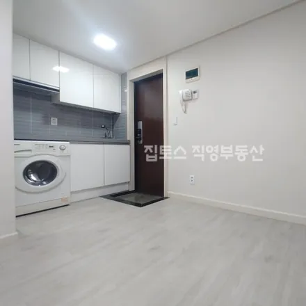 Rent this studio apartment on 서울특별시 관악구 봉천동 967-6