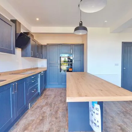 Rent this 6 bed townhouse on 393 Southmead Road in Bristol, BS10 5LT