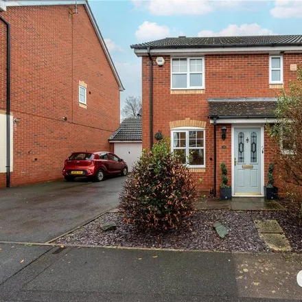 Rent this 3 bed duplex on Wheatcroft Close in Redditch, B97 6UL
