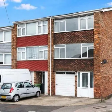 Buy this 4 bed townhouse on Cadogan Avenue in Worcester Park Estate, DA2 6ES