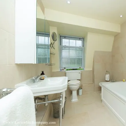Image 9 - unnamed road, London, SW19 5QP, United Kingdom - Townhouse for rent