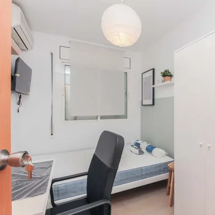 Rent this 4 bed room on El Carrilet in Carrer d'Eduard Toda, 43201 Reus