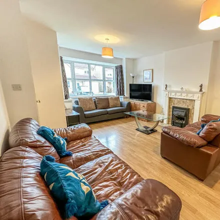 Image 3 - Green Glen, Chesterfield, S40 3SH, United Kingdom - House for sale