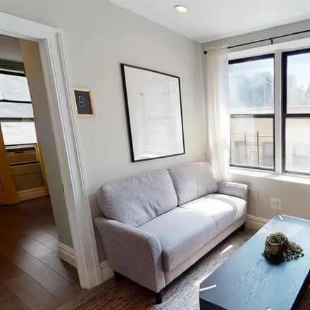 Image 3 - 20 Avenue A, New York, NY 10009, USA - Room for rent