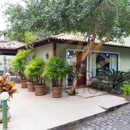Rent this 3 bed house on Shopping Talhamar in Avenida José Bento Ribeiro Dantas, Manguinhos