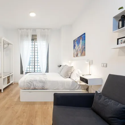 Rent this 1 bed apartment on Calle Dos Aceras in 28, 29012 Málaga