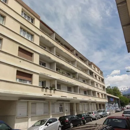 Image 2 - 12, 14 Rue des Déportés du 11 Novembre 1943, 38100 Grenoble, France - Apartment for rent
