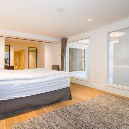 Rent this 3 bed apartment on The Star and Garter in Richmond Hill, London TW10 6BF