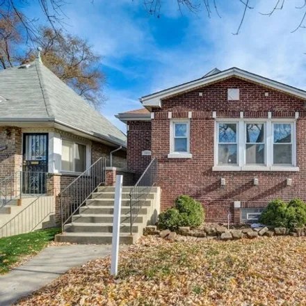 Image 2 - 10043 South Calumet Avenue, Chicago, IL 60628, USA - House for sale