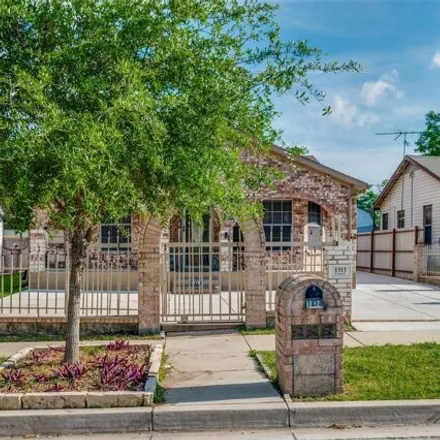 Buy this 4 bed house on 1313 West Mason Street in Fort Worth, TX 76110