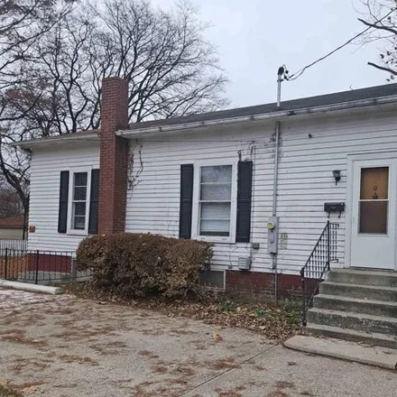 Buy this 2 bed house on 358 South Vine Street in Harrisburg, IL 62946