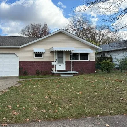 Rent this 3 bed house on 231 Union Ave in Dover, Ohio