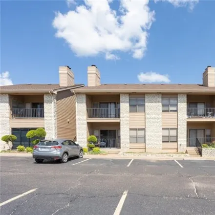 Rent this 2 bed apartment on 425 East Pearl Street in Granbury, TX 76048