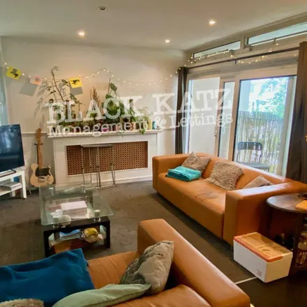 Image 2 - Victoria Rise, London, SW4 0NW, United Kingdom - Apartment for rent