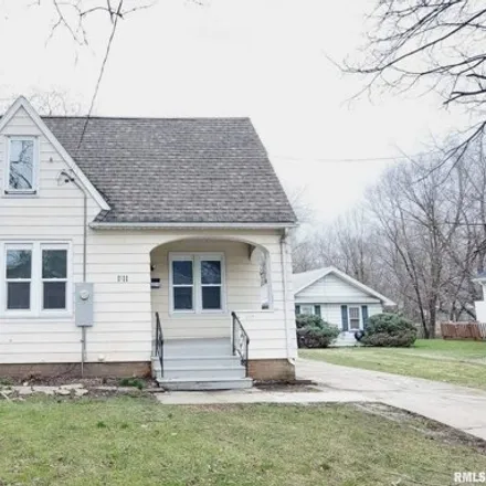 Buy this 4 bed house on 1928 North Gale Avenue in Peoria, IL 61604