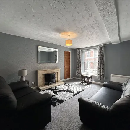 Image 1 - Albert Place, Crediton, EX17 3JT, United Kingdom - Apartment for rent