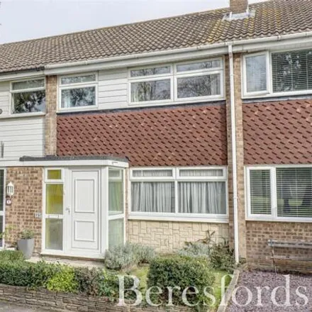 Buy this 3 bed townhouse on Heather Close in Pilgrims' Hatch, CM15 9QX