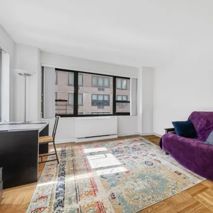 Image 2 - 210 East 47th Street, New York, NY 10017, USA - Condo for sale