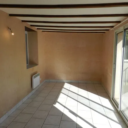 Image 3 - 1 Place Jeanne Bourg, 46100 Figeac, France - Apartment for rent