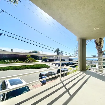 Rent this 3 bed apartment on 635 30th Street in Hermosa Beach, CA 90254