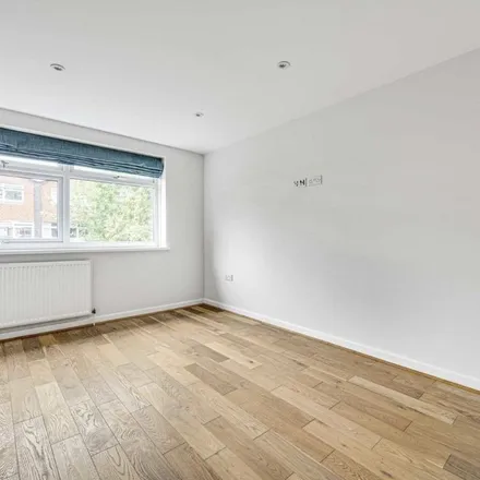 Image 4 - Heronsforde, London, W13 8JF, United Kingdom - Townhouse for rent