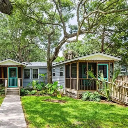 Image 1 - 1077 East Erie Avenue, Folly Beach, Charleston County, SC 29439, USA - House for sale