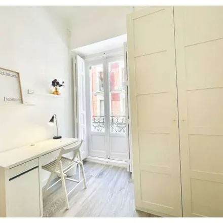Image 7 - Calle de Velarde, 18, 28004 Madrid, Spain - Apartment for rent