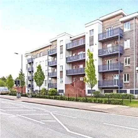 Rent this 2 bed apartment on Kingsquarter in Maidenhead, SL6 1AQ