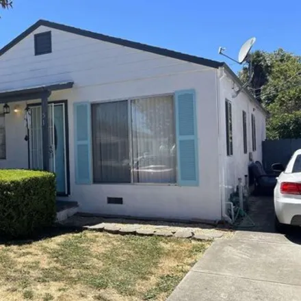 Image 2 - 1055 Thelma Avenue, Vallejo, CA 94591, USA - House for sale