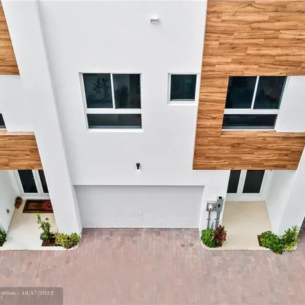 Image 2 - 1245 Northeast 18th Avenue, Fort Lauderdale, FL 33304, USA - Townhouse for sale