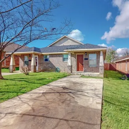 Rent this 3 bed house on 1433 East Robert Street in Fort Worth, TX 76104
