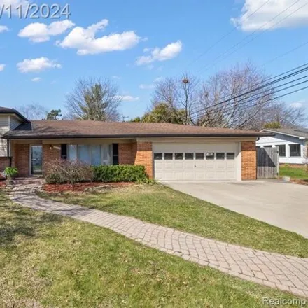 Image 2 - 37943 Brookwood Drive, Sterling Heights, MI 48312, USA - House for sale